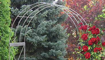 Gartendeko Rosenbögen und Obelisken